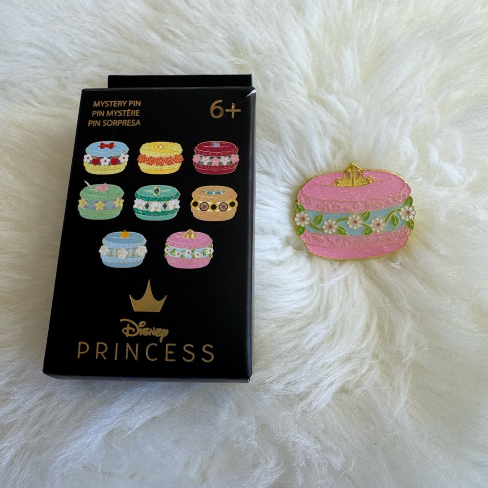 Disney Princess Macaroon Pin - Sleeping Beauty